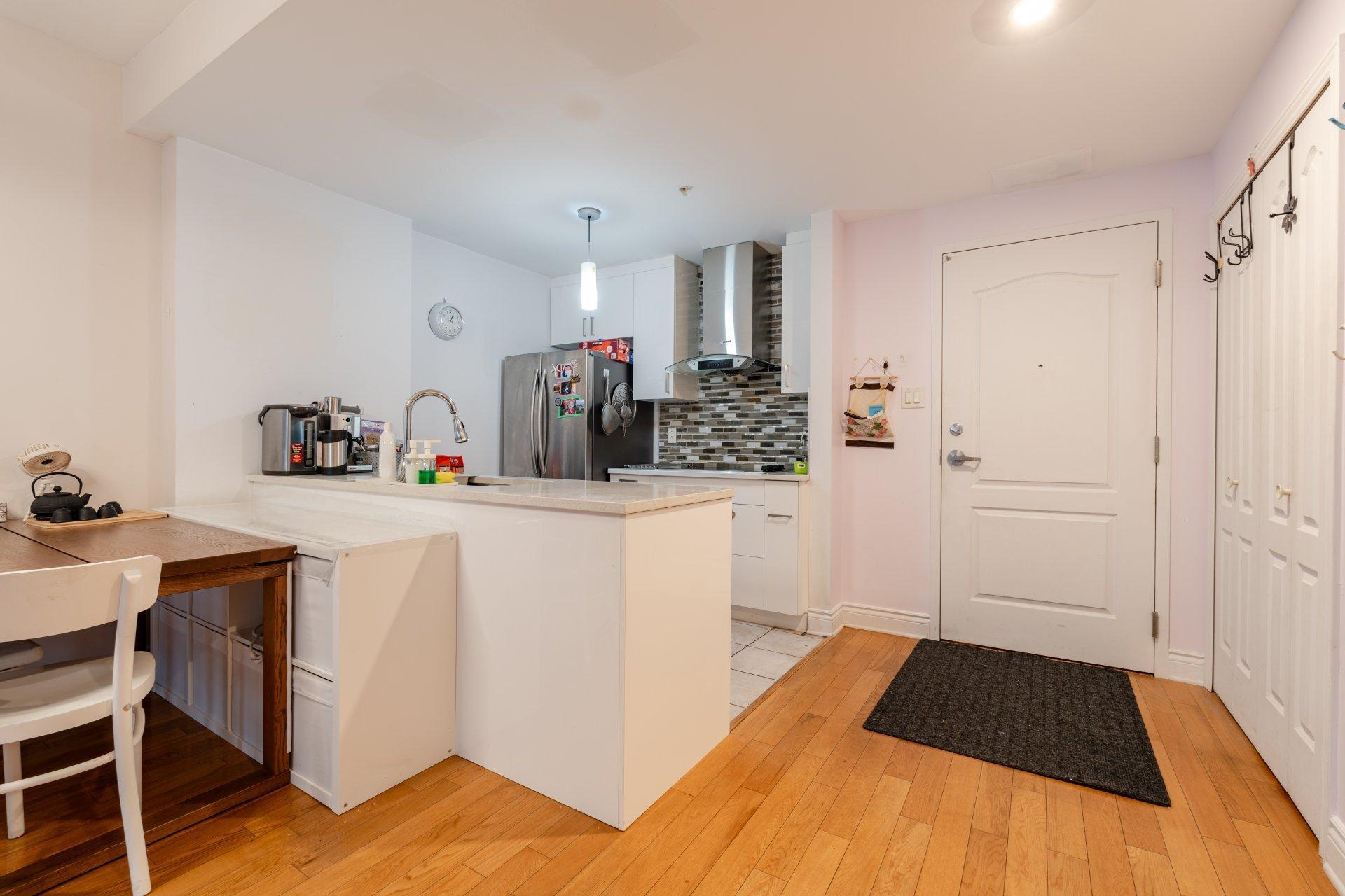 









995


Rue Jules-Poitras

, 308,
Montréal (Saint-Laurent),




QC
H4N3M2


