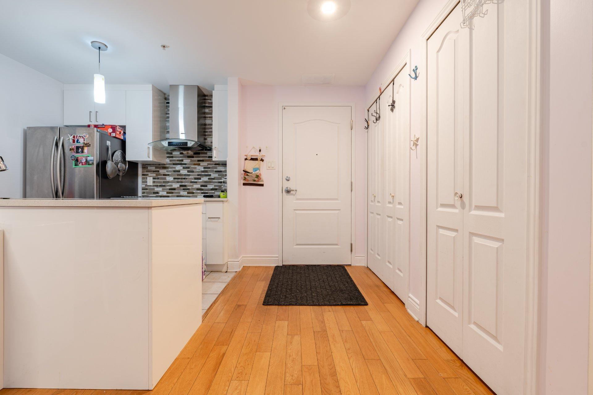 









995


Rue Jules-Poitras

, 308,
Montréal (Saint-Laurent),




QC
H4N3M2

