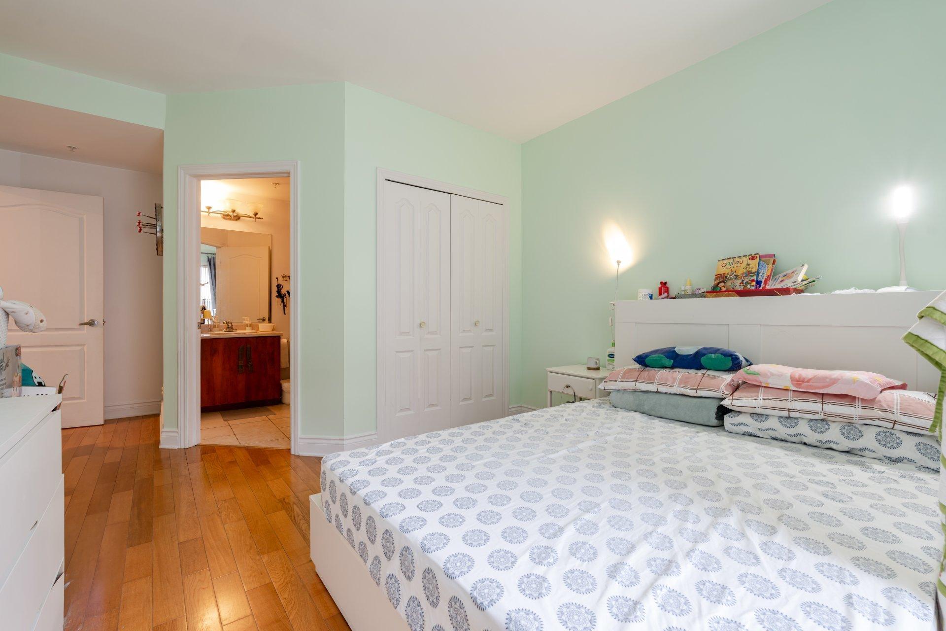 









995


Rue Jules-Poitras

, 308,
Montréal (Saint-Laurent),




QC
H4N3M2

