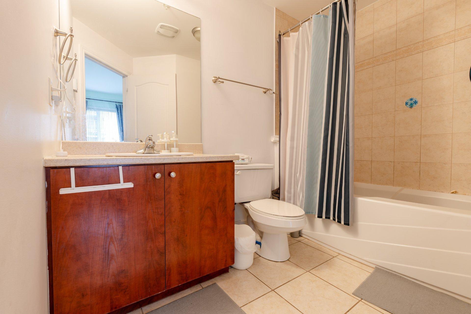 









995


Rue Jules-Poitras

, 308,
Montréal (Saint-Laurent),




QC
H4N3M2

