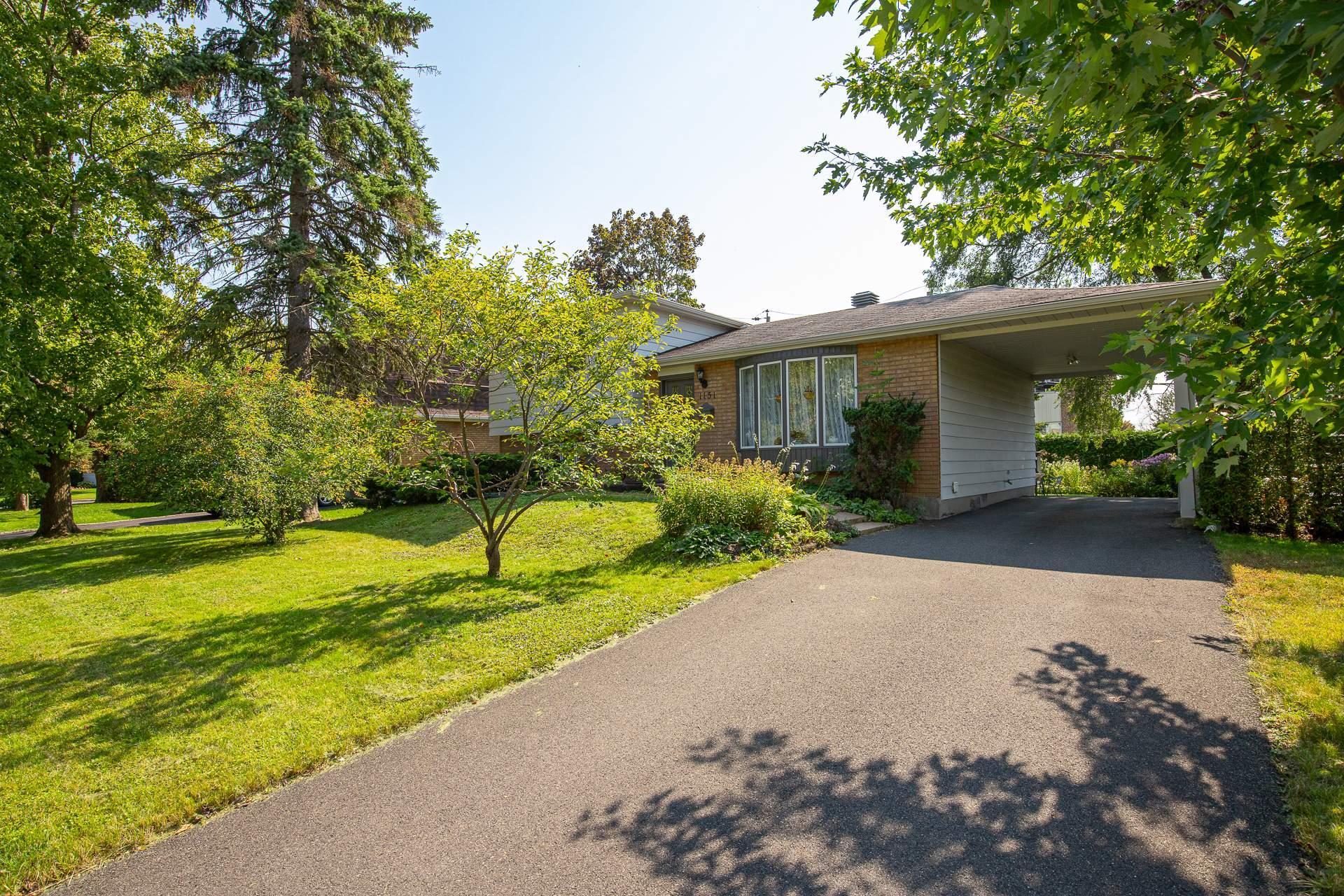 









1151


Rue De Meulles

,
Saint-Bruno-de-Montarville,




QC
J3V3A4

