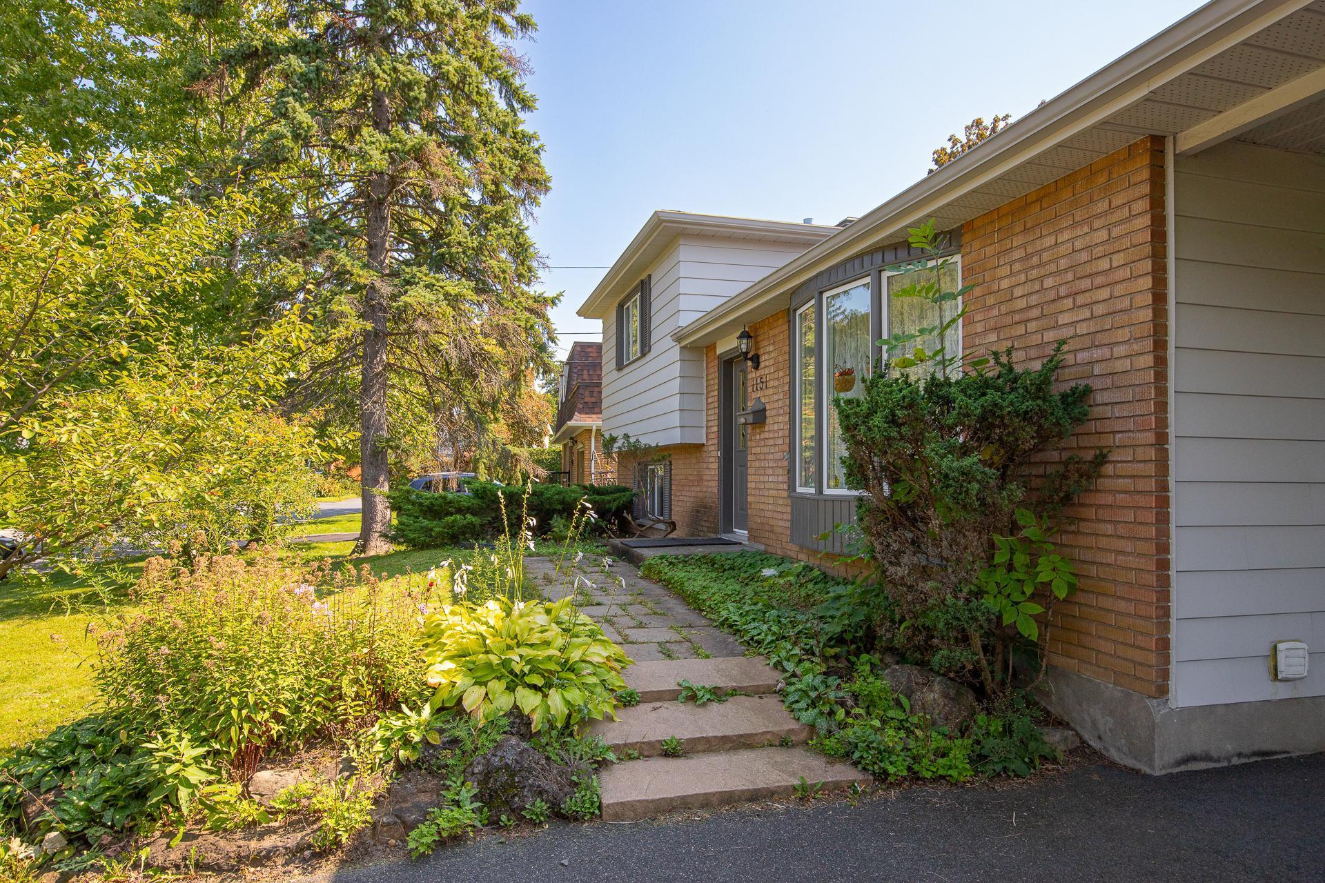 









1151


Rue De Meulles

,
Saint-Bruno-de-Montarville,




QC
J3V3A4

