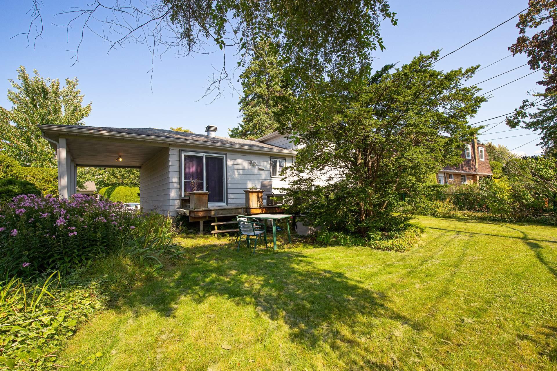 









1151


Rue De Meulles

,
Saint-Bruno-de-Montarville,




QC
J3V3A4

