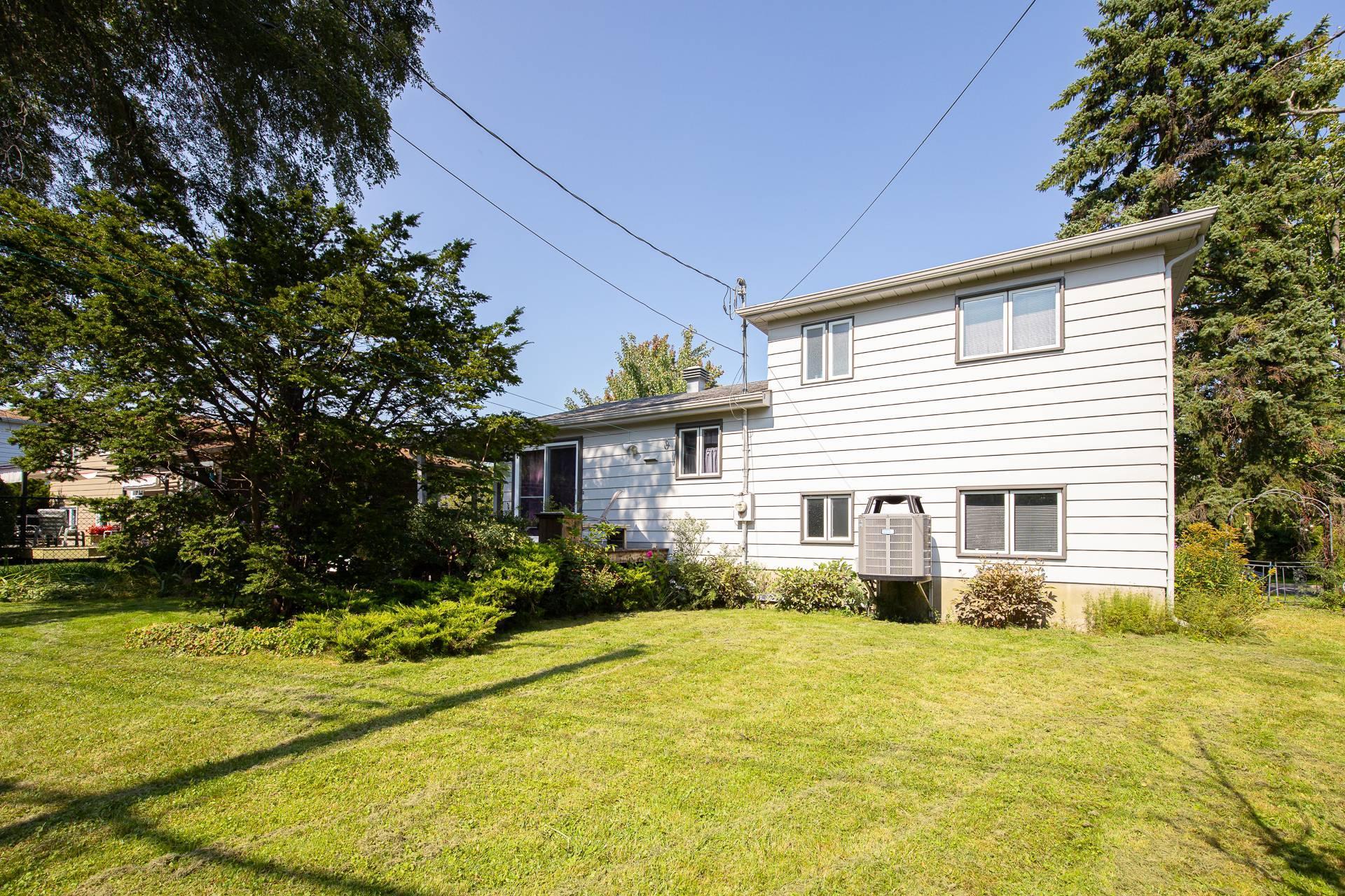 









1151


Rue De Meulles

,
Saint-Bruno-de-Montarville,




QC
J3V3A4

