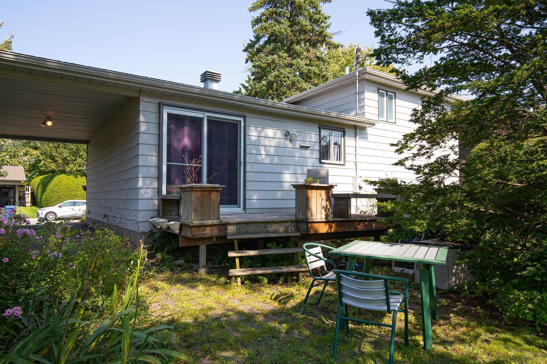 









1151


Rue De Meulles

,
Saint-Bruno-de-Montarville,




QC
J3V3A4

