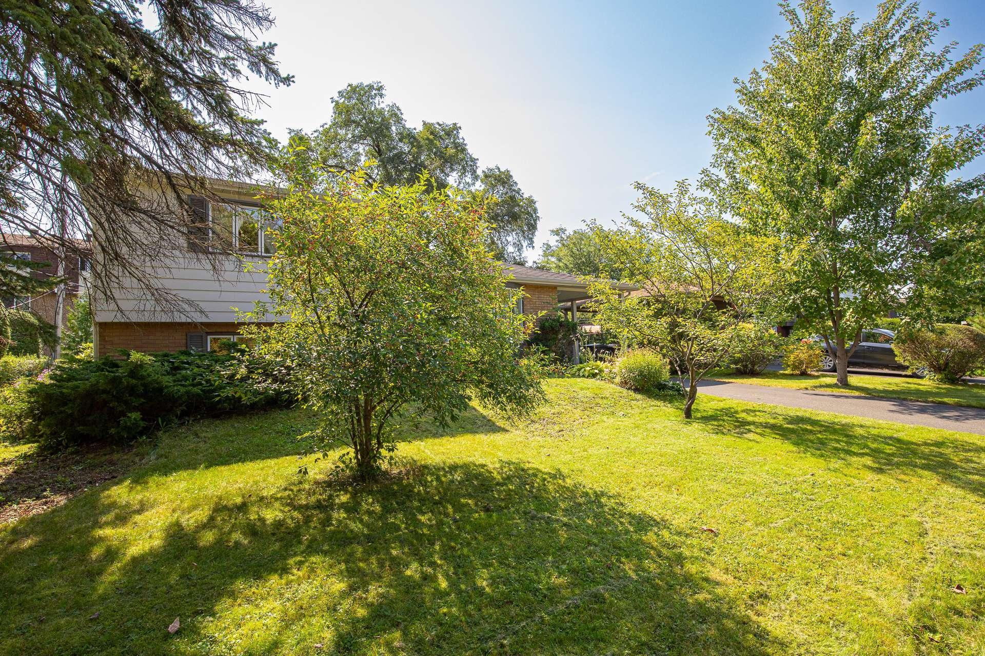 









1151


Rue De Meulles

,
Saint-Bruno-de-Montarville,




QC
J3V3A4

