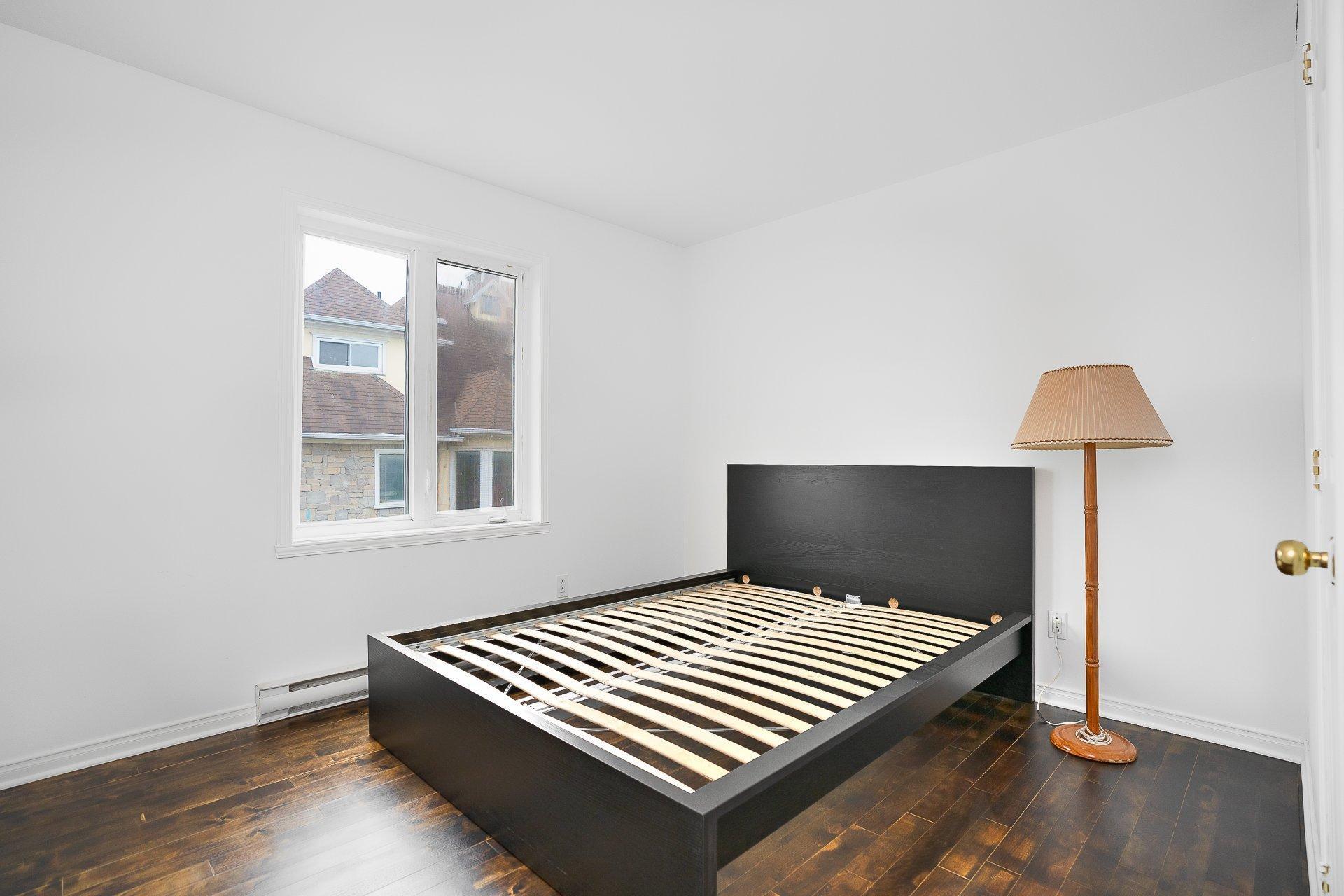 









9040


Boul. Marie-Victorin

,
Brossard,




QC
J4S1A3

