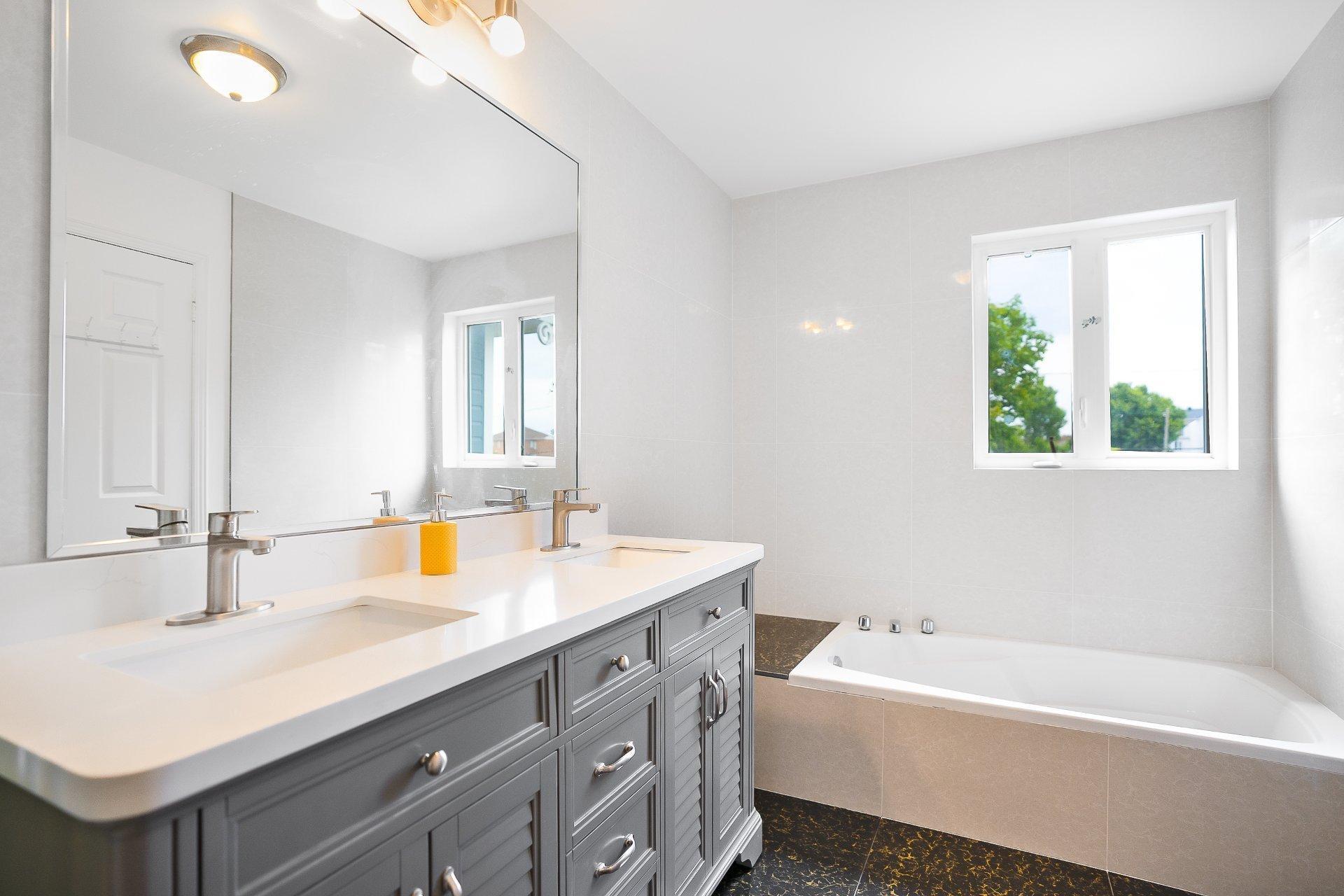 









9040


Boul. Marie-Victorin

,
Brossard,




QC
J4S1A3

