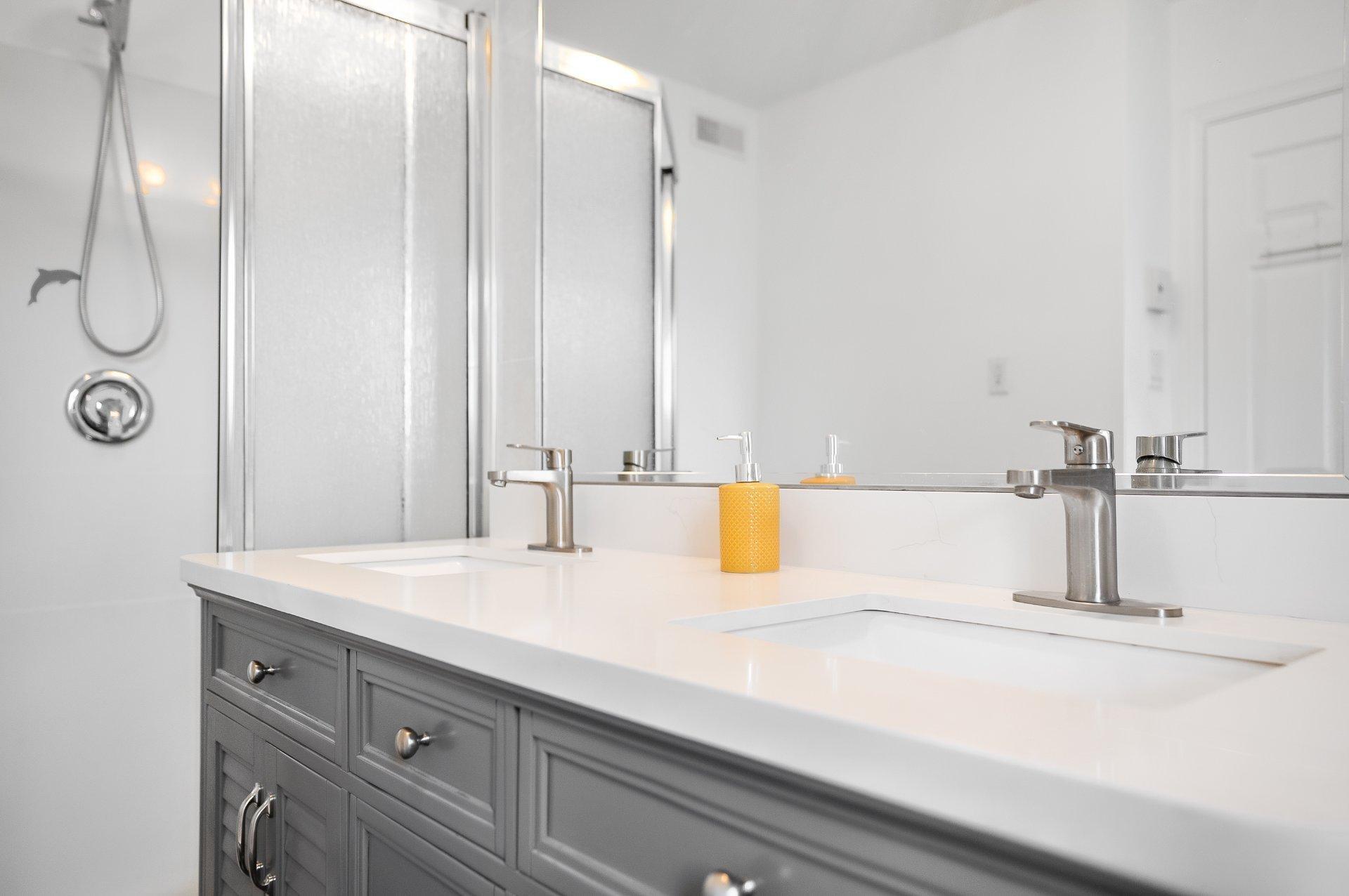









9040


Boul. Marie-Victorin

,
Brossard,




QC
J4S1A3

