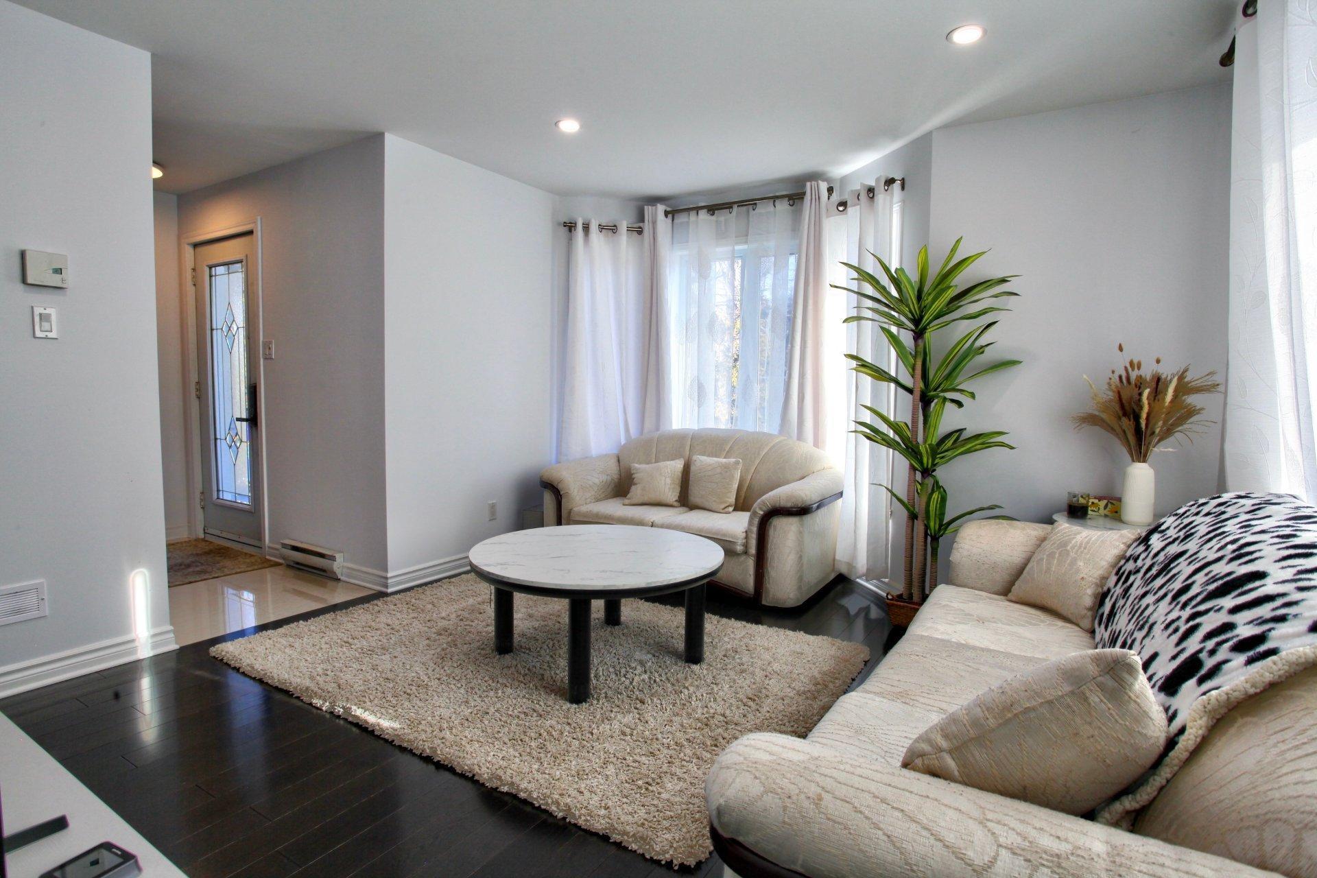 









9040


Boul. Marie-Victorin

,
Brossard,




QC
J4S1A3

