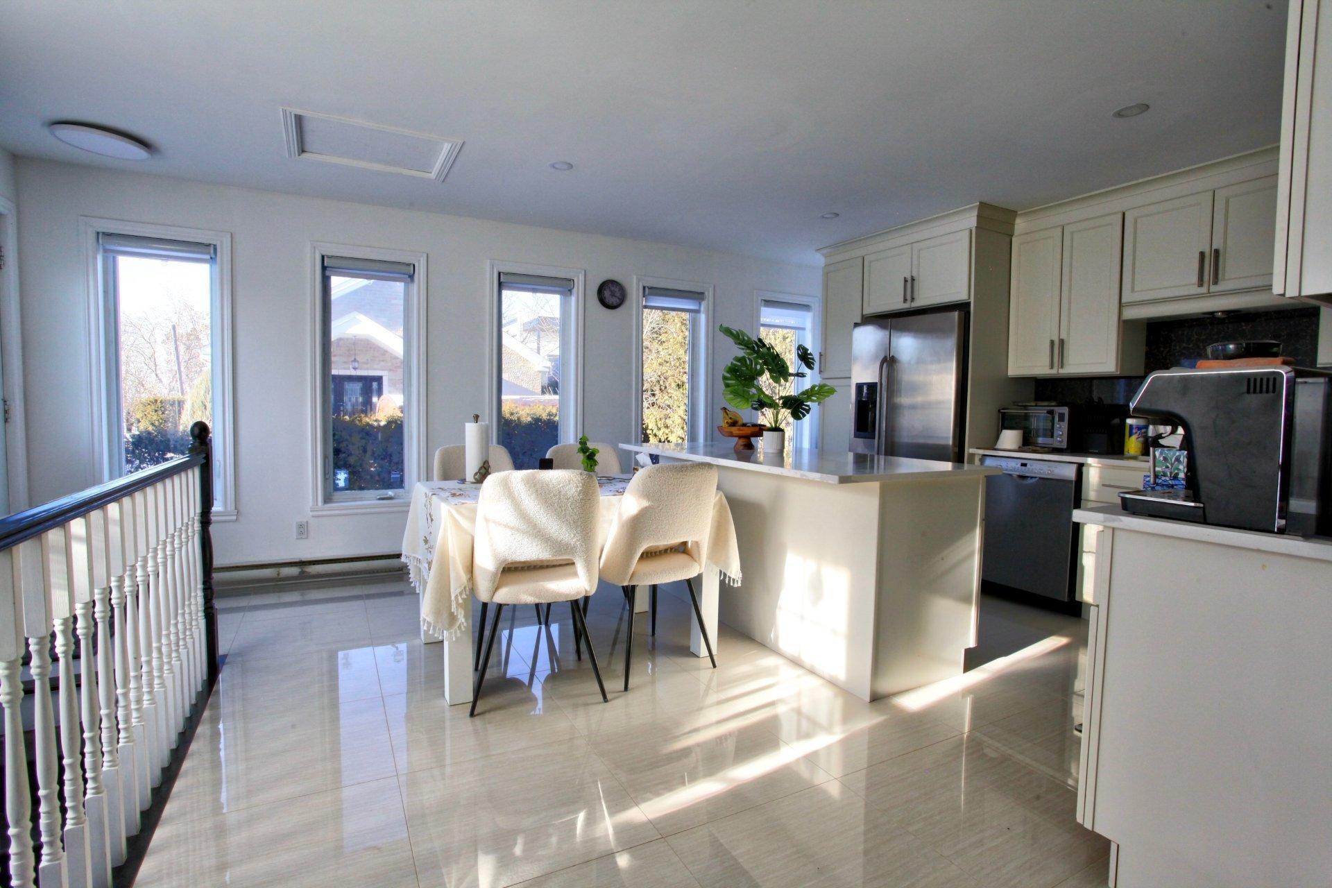 









9040


Boul. Marie-Victorin

,
Brossard,




QC
J4S1A3

