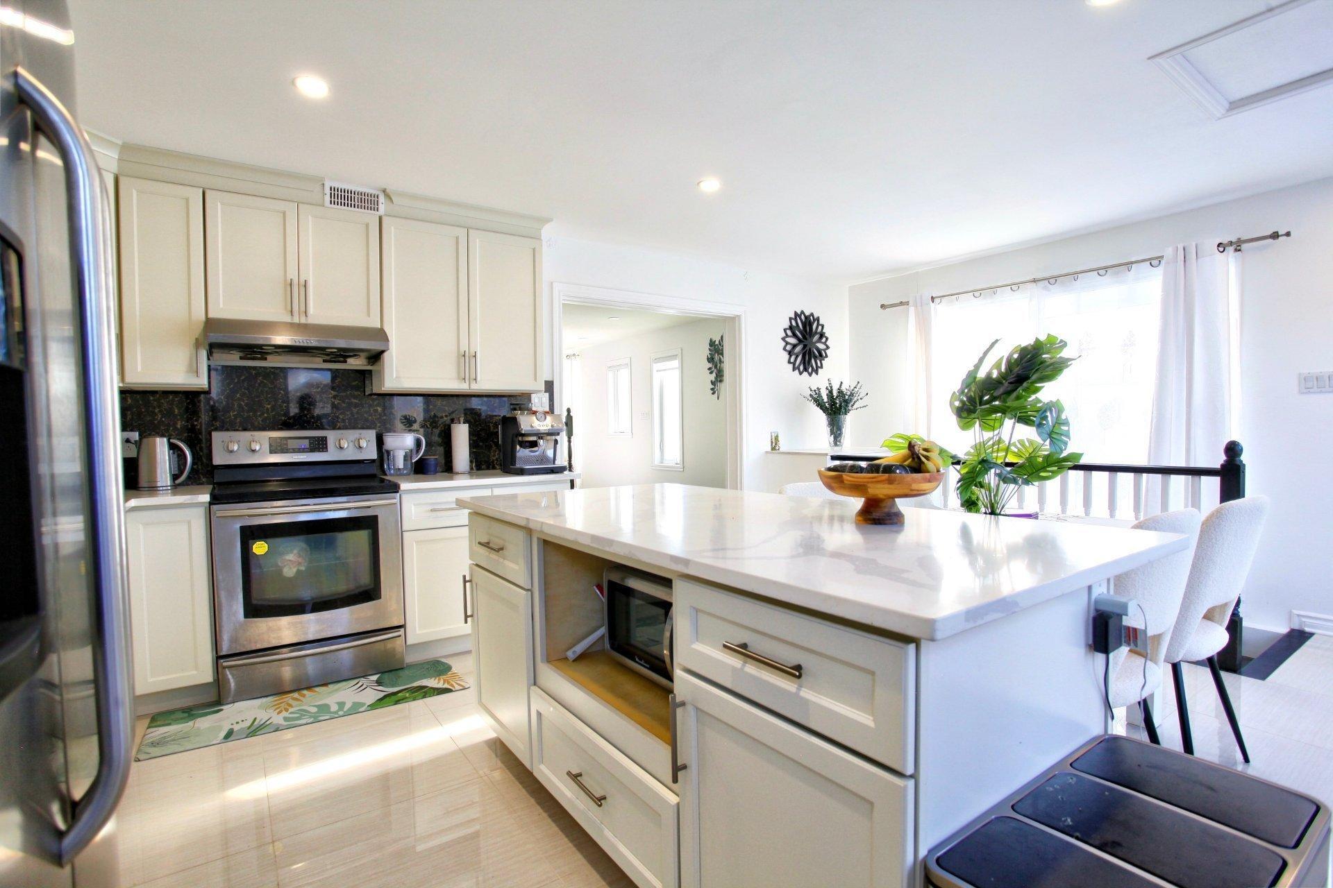 









9040


Boul. Marie-Victorin

,
Brossard,




QC
J4S1A3

