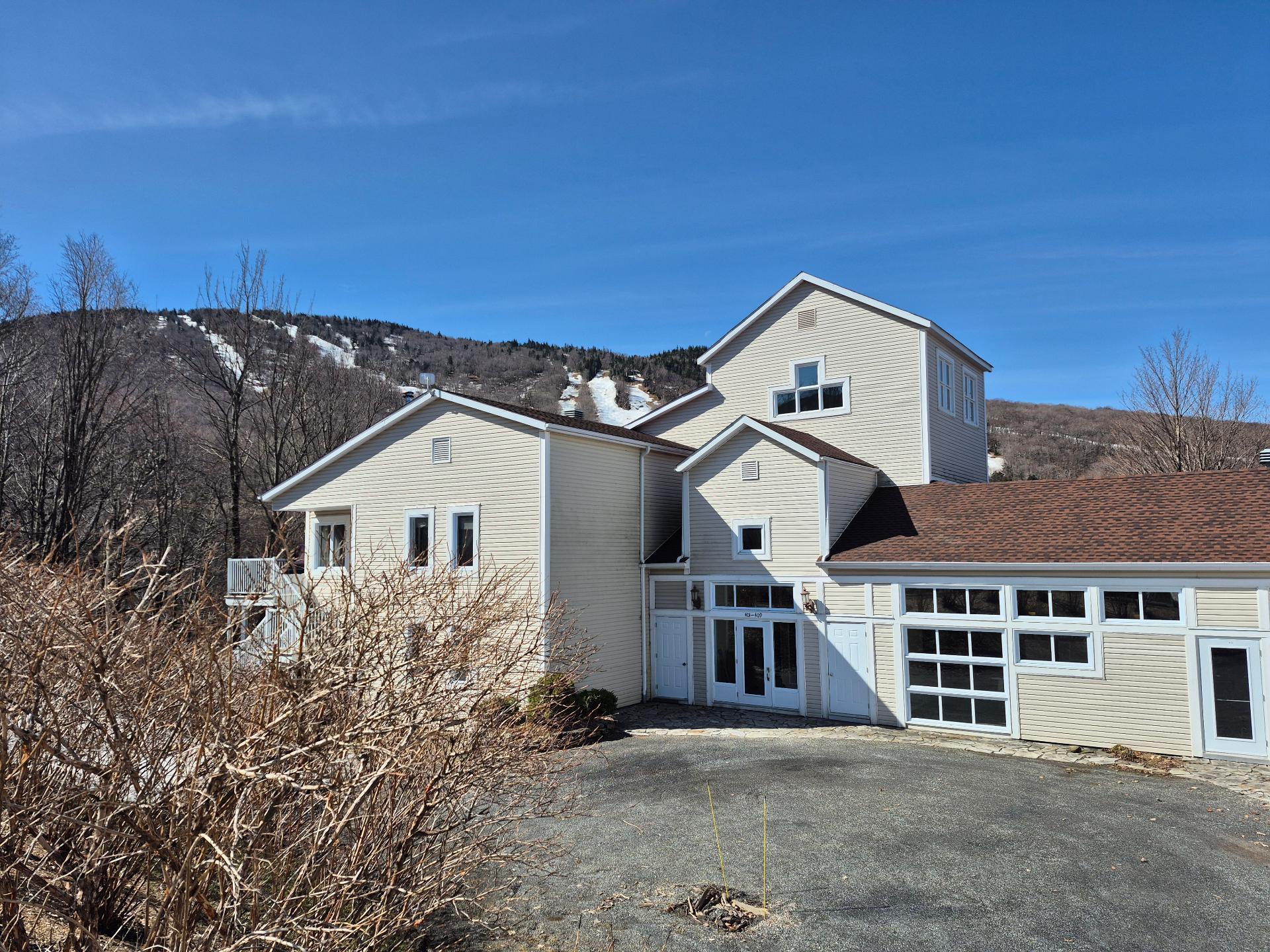 









575


Ch. Réal

, 409,
Sutton,




QC
J0E2K0

