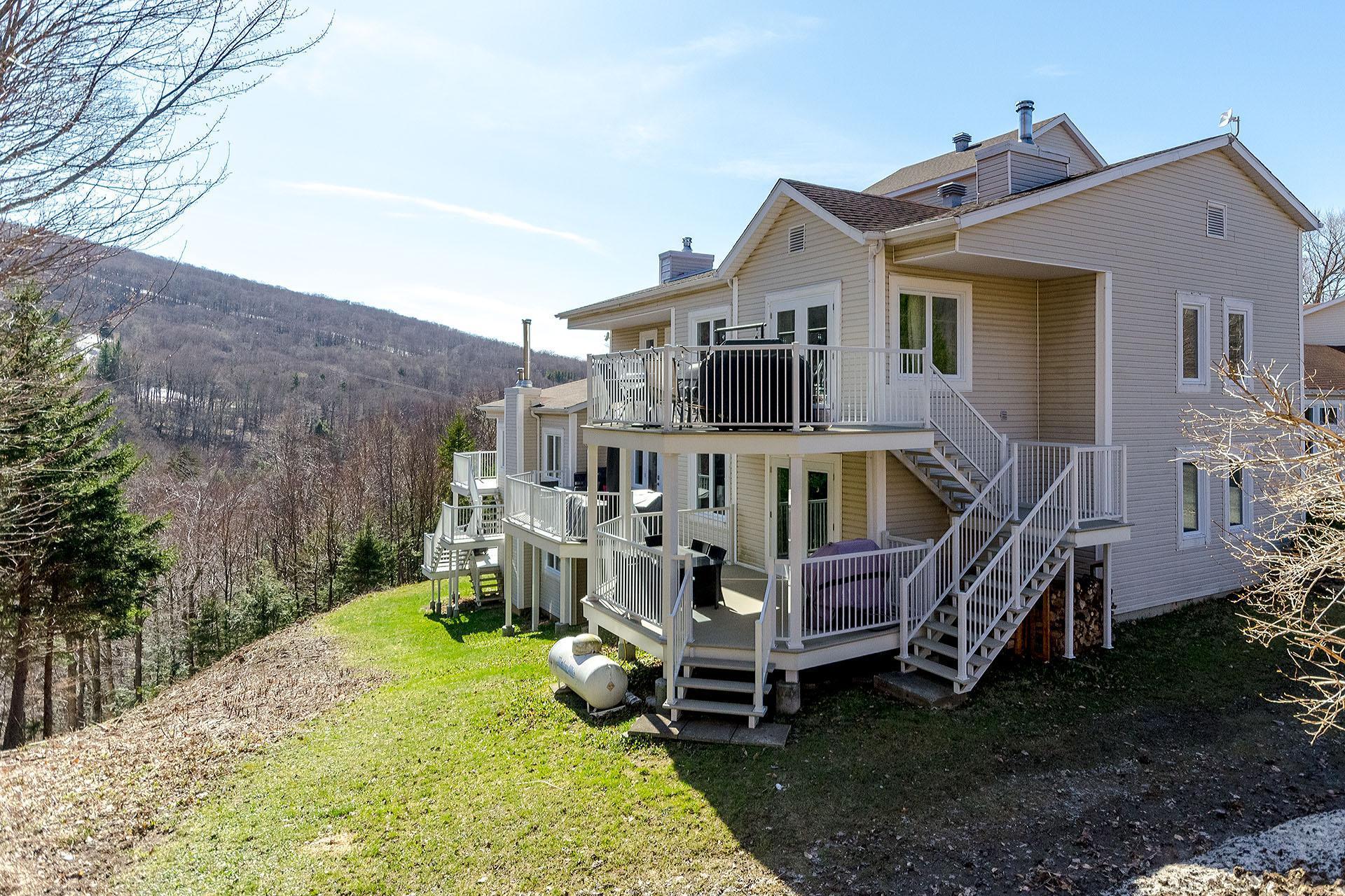 









575


Ch. Réal

, 409,
Sutton,




QC
J0E2K0

