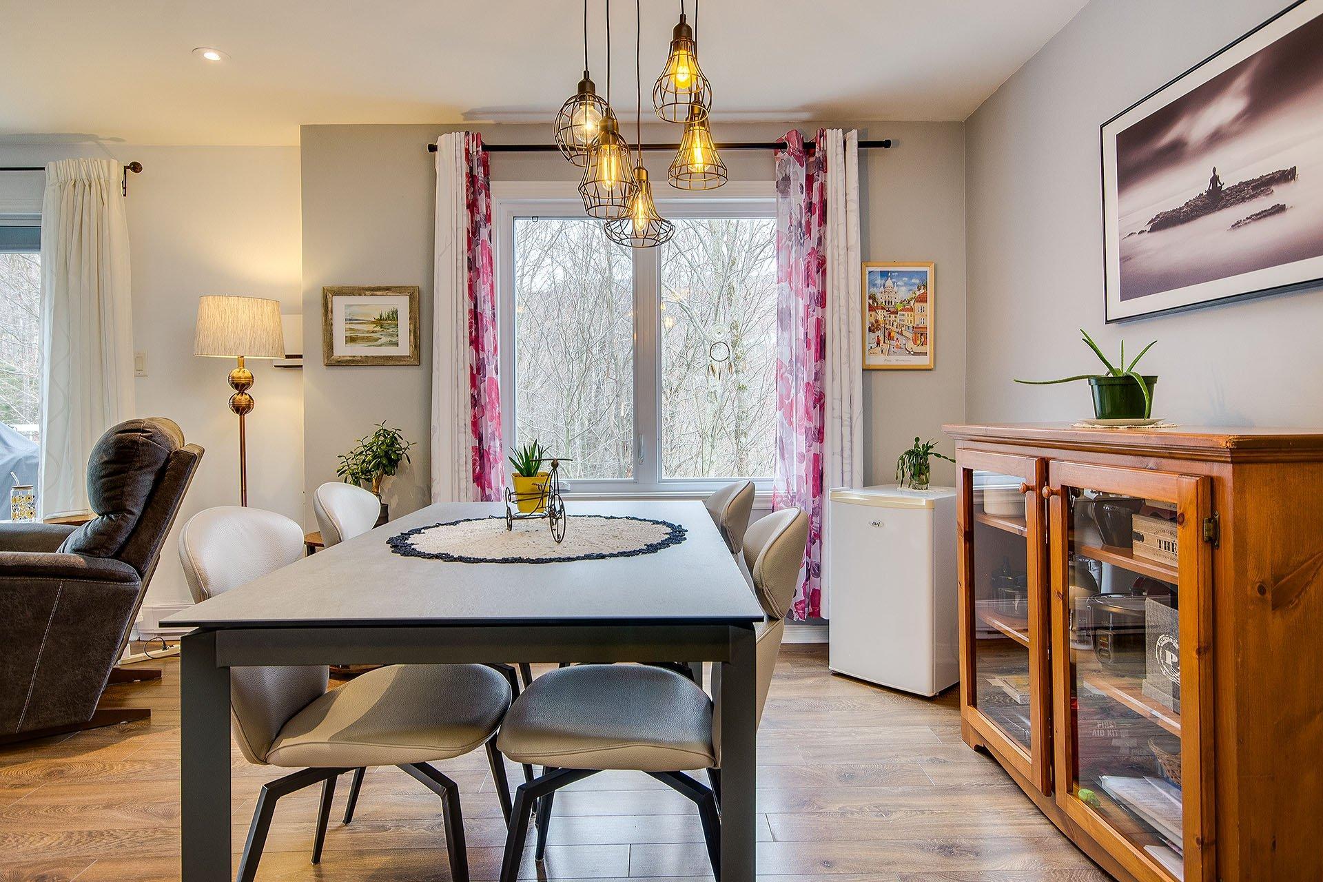 









575


Ch. Réal

, 409,
Sutton,




QC
J0E2K0

