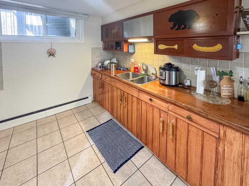 









2165


Warren

Avenue,
Kimberley,




BC
V1A 1S6

