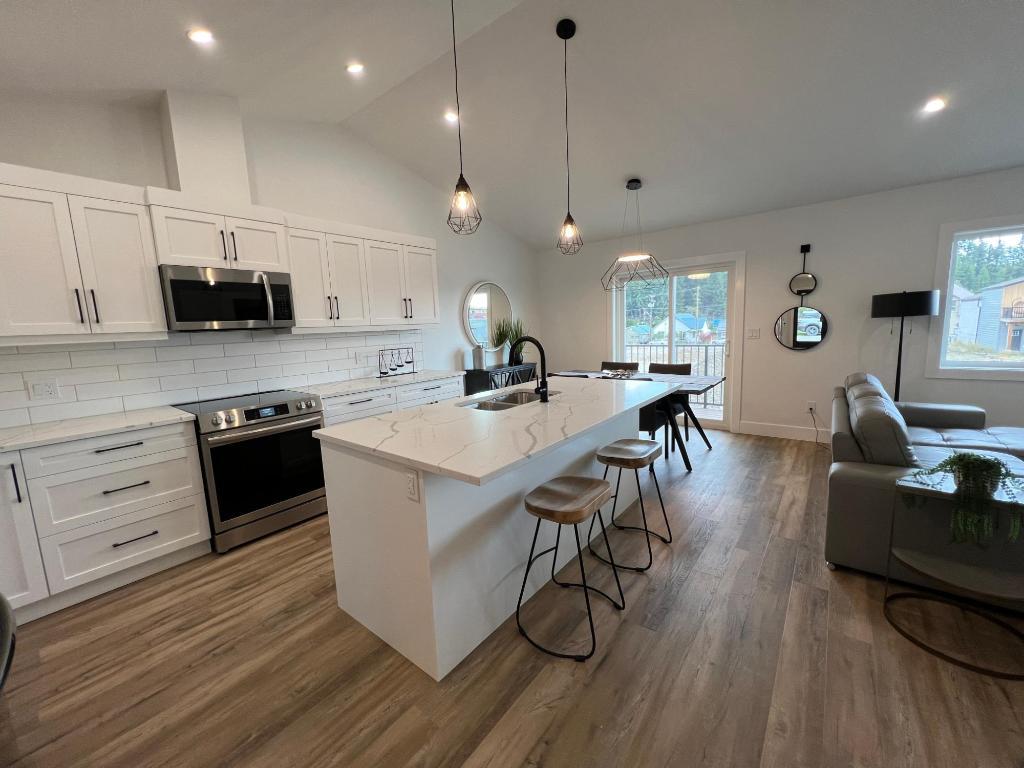 









20


KIMBERLEY

Avenue,
Kimberley,




BC
V1A 2J3

