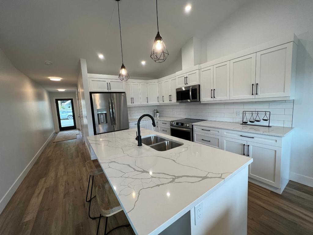 









20


KIMBERLEY

Avenue,
Kimberley,




BC
V1A 2J3

