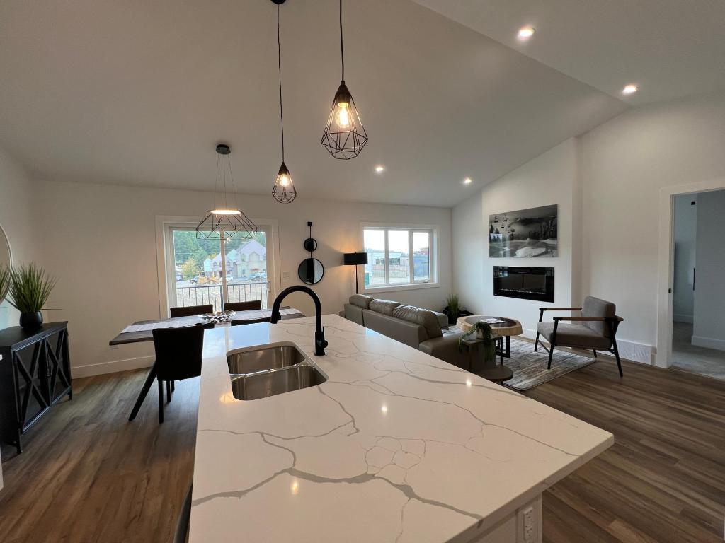 









20


KIMBERLEY

Avenue,
Kimberley,




BC
V1A 2J3

