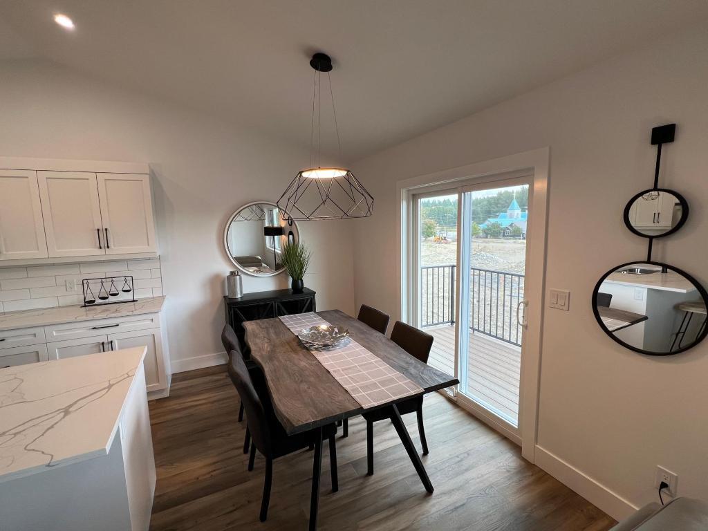 









20


KIMBERLEY

Avenue,
Kimberley,




BC
V1A 2J3

