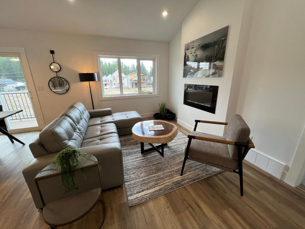 









20


KIMBERLEY

Avenue,
Kimberley,




BC
V1A 2J3

