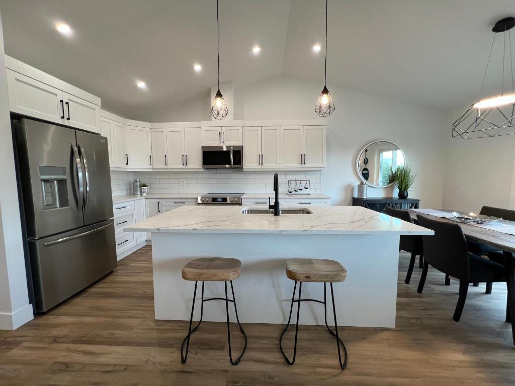 









20


KIMBERLEY

Avenue,
Kimberley,




BC
V1A 2J3


