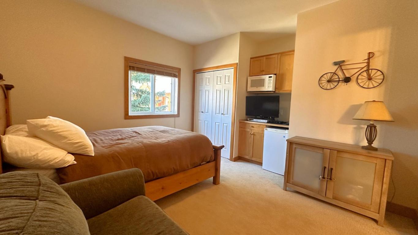 









1351


GERRY SORENSEN

Way, C4-C,
Kimberley,




BC
V1A 2Y6

