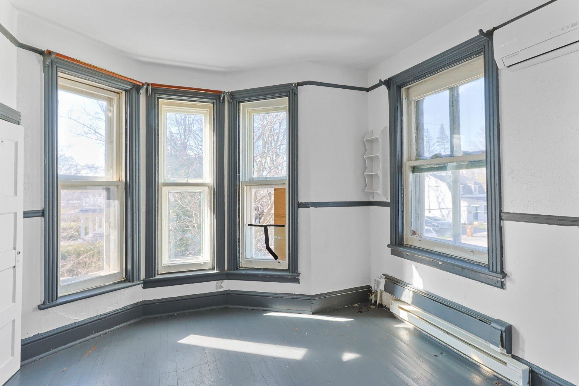 









331


Boul. D'Youville

,
Châteauguay,




QC
J6J4S4


