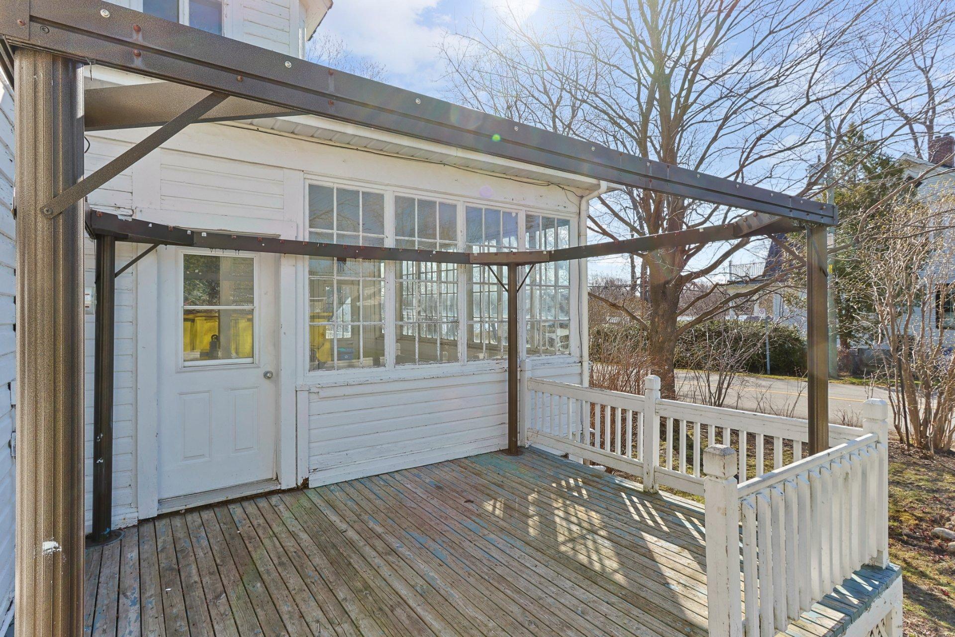 









331


Boul. D'Youville

,
Châteauguay,




QC
J6J4S4

