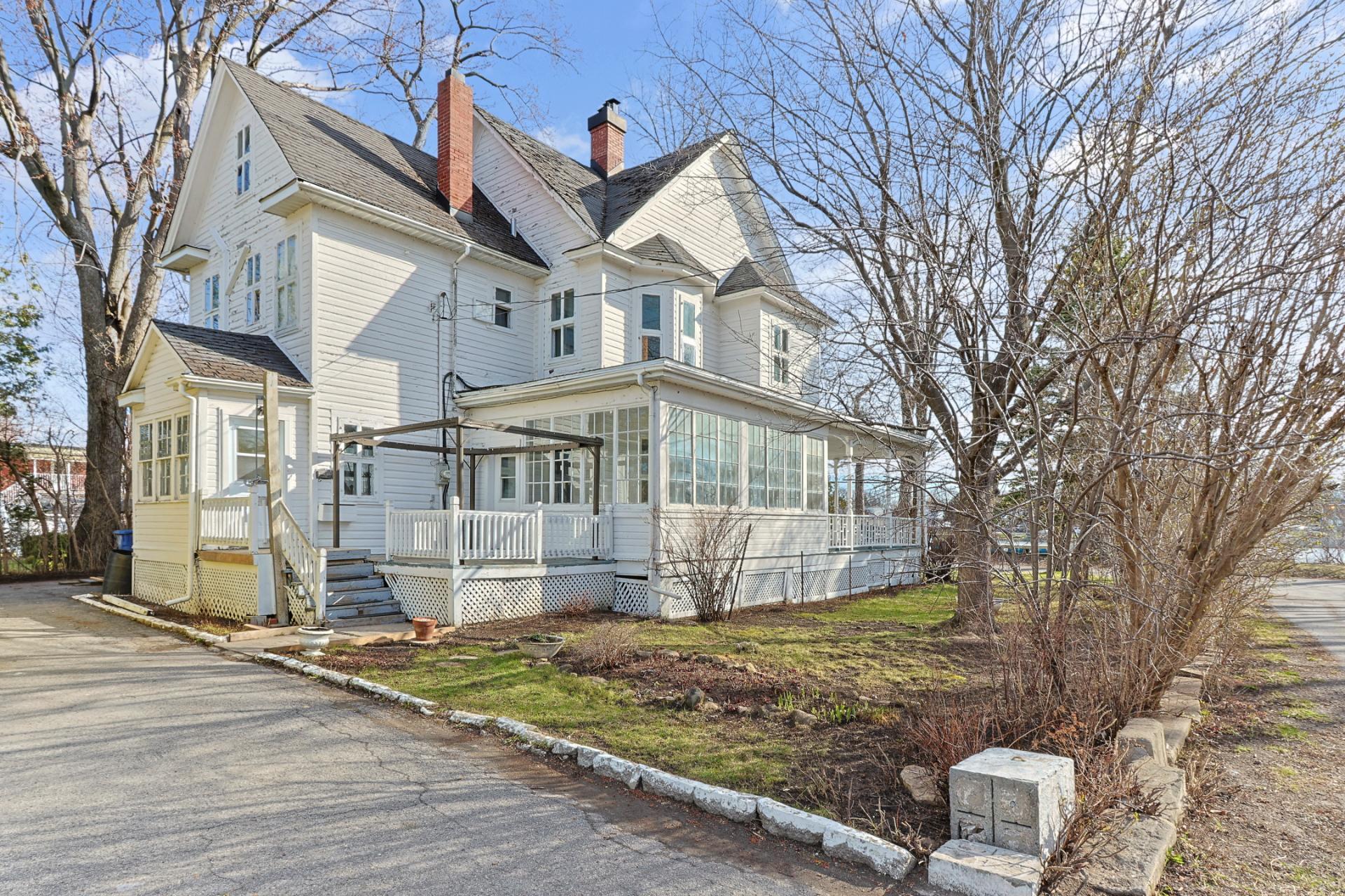 









331


Boul. D'Youville

,
Châteauguay,




QC
J6J4S4

