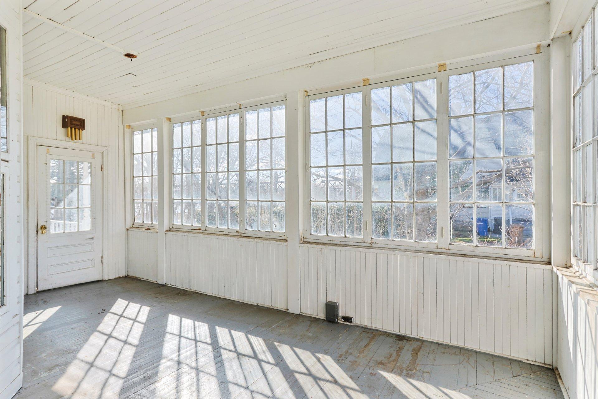 









331


Boul. D'Youville

,
Châteauguay,




QC
J6J4S4

