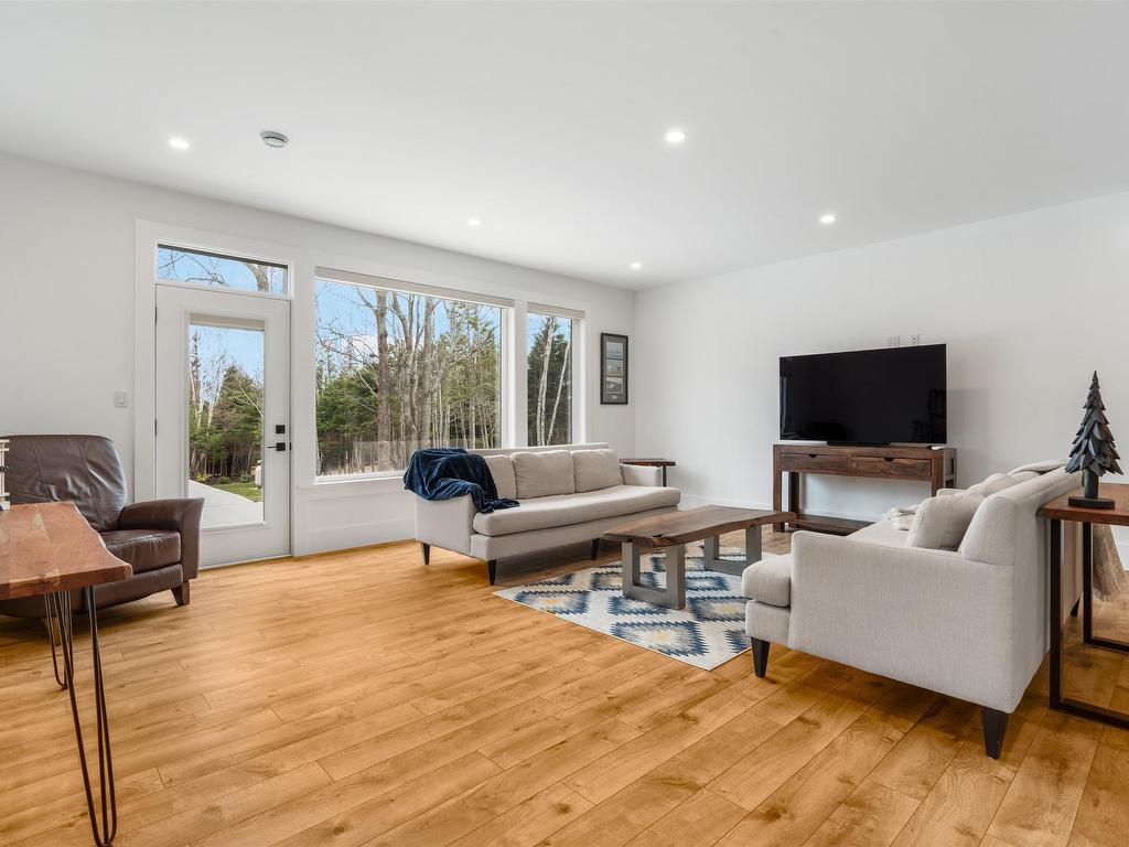 












87 Sunset Drive

,
Oyster Bed Bridge,




PE
C1E 2X8

