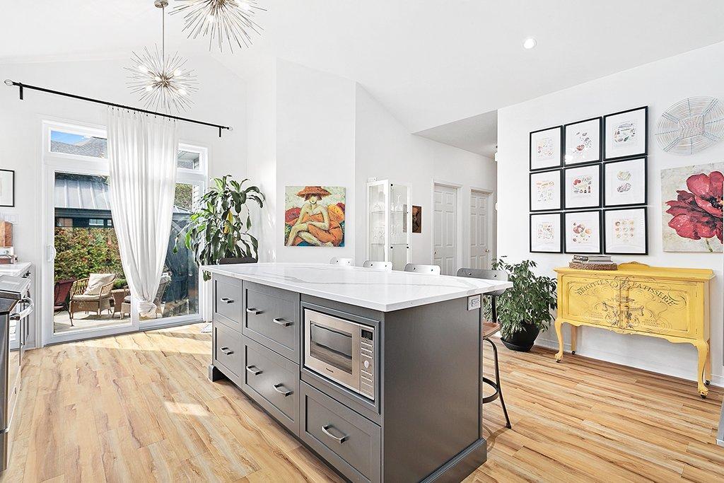 









30


Rue Jean-De La Fontaine

,
Gatineau (Aylmer),




QC
J9J2P7

