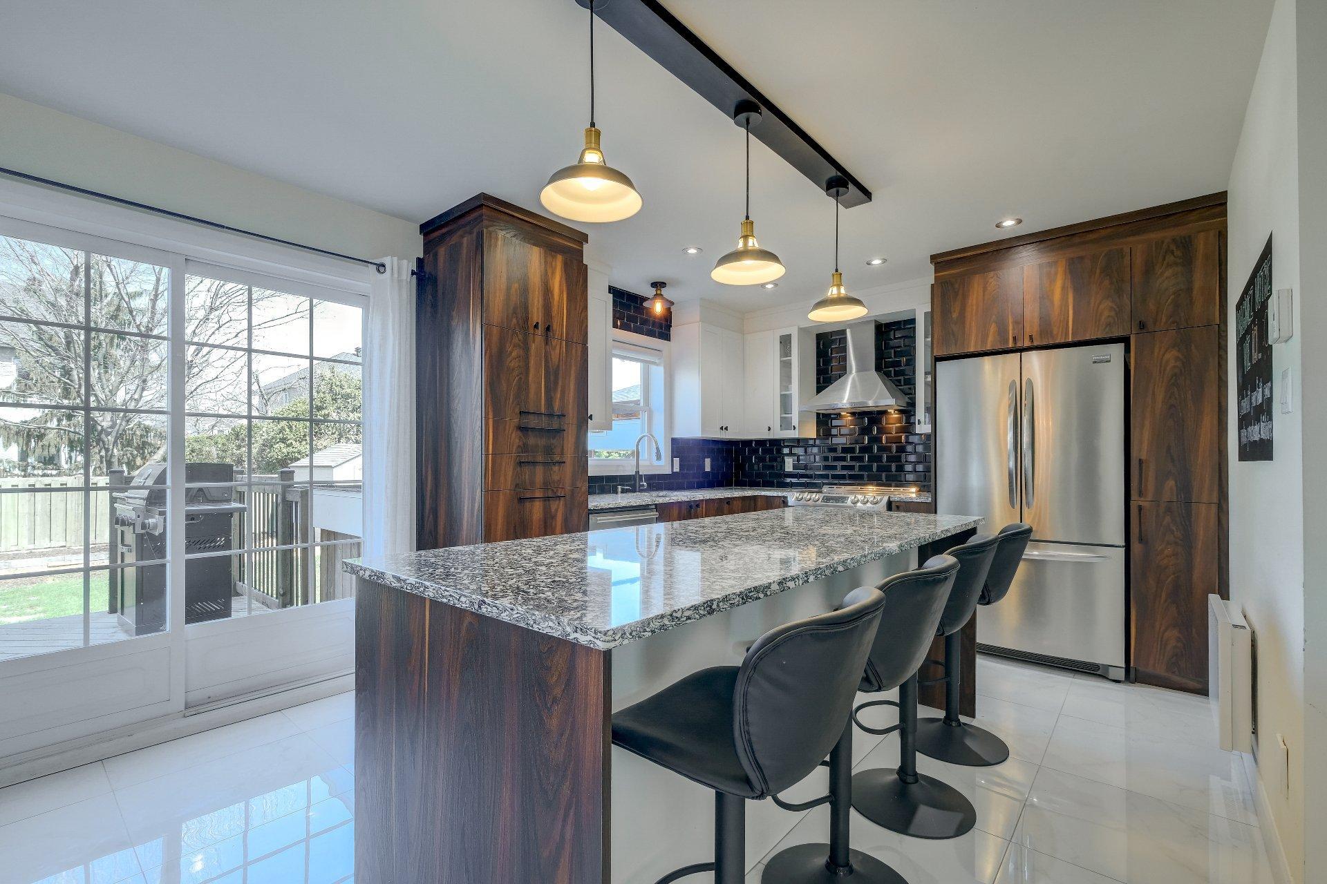 









1889


Rue Bédard

,
Longueuil (Le Vieux-Longueuil),




QC
J4N1K5

