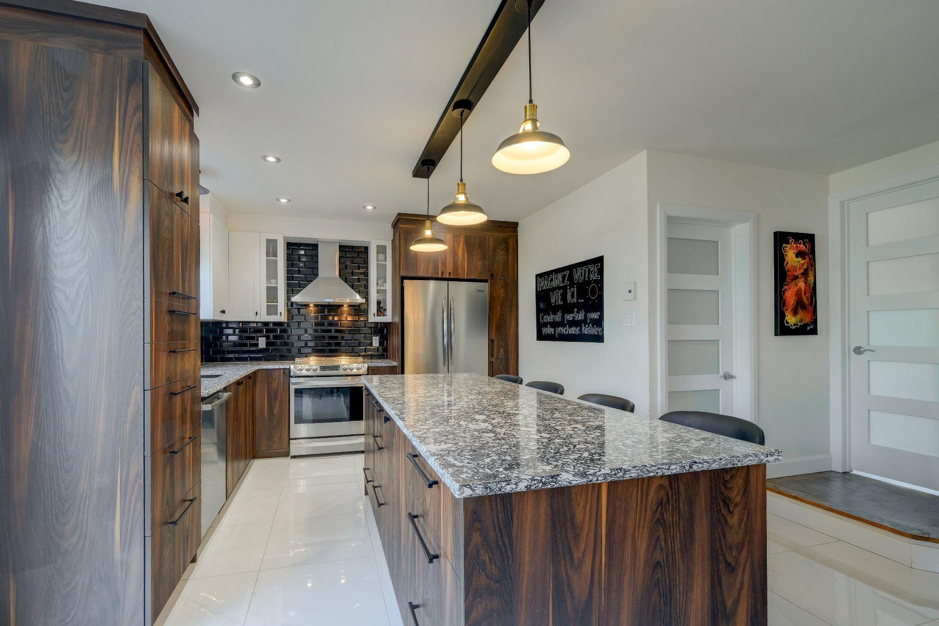 









1889


Rue Bédard

,
Longueuil (Le Vieux-Longueuil),




QC
J4N1K5

