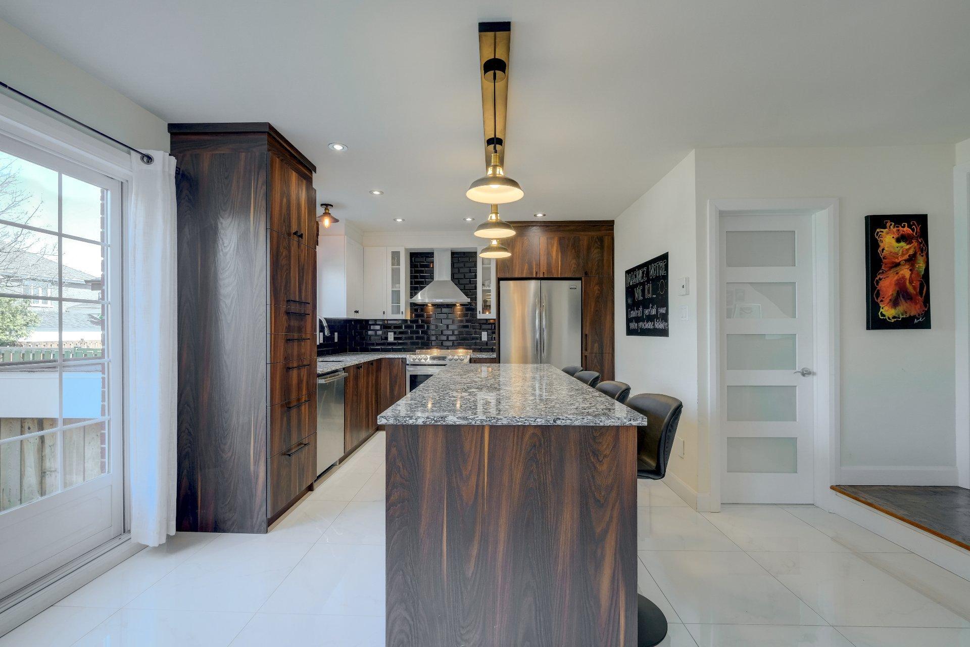 









1889


Rue Bédard

,
Longueuil (Le Vieux-Longueuil),




QC
J4N1K5

