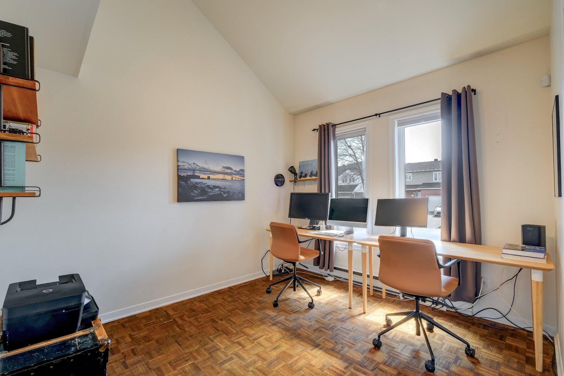









1889


Rue Bédard

,
Longueuil (Le Vieux-Longueuil),




QC
J4N1K5


