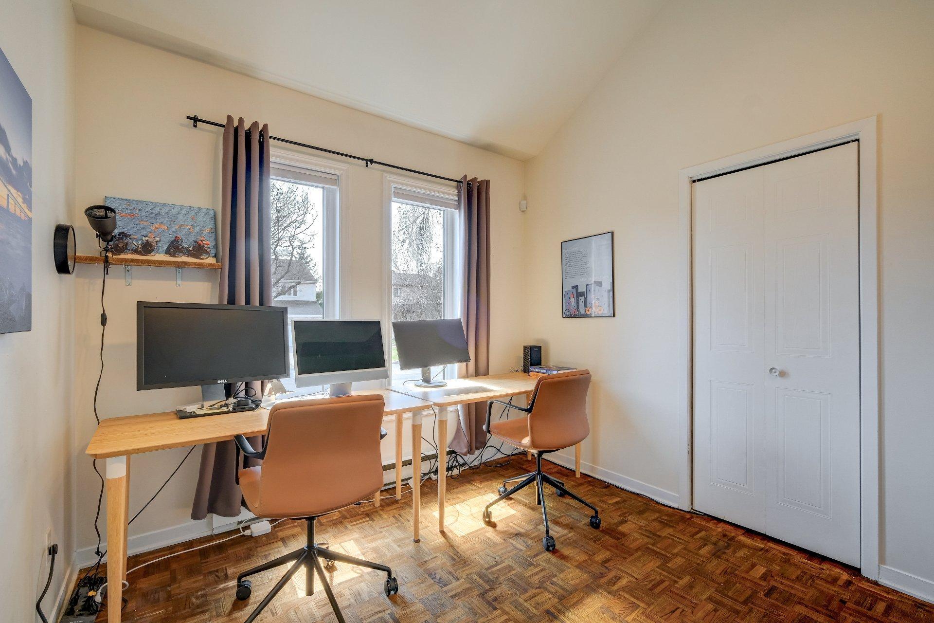 









1889


Rue Bédard

,
Longueuil (Le Vieux-Longueuil),




QC
J4N1K5

