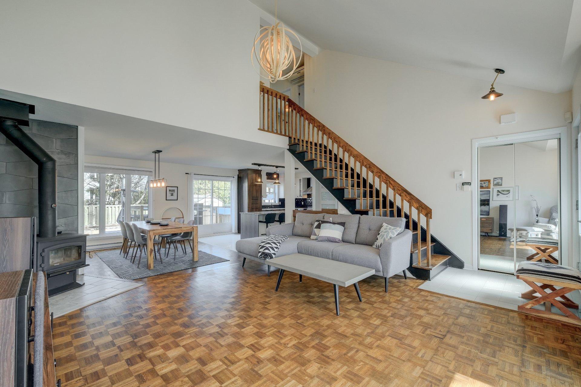 









1889


Rue Bédard

,
Longueuil (Le Vieux-Longueuil),




QC
J4N1K5

