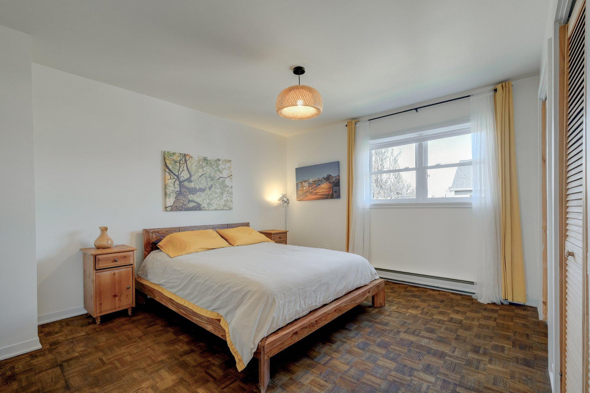 









1889


Rue Bédard

,
Longueuil (Le Vieux-Longueuil),




QC
J4N1K5

