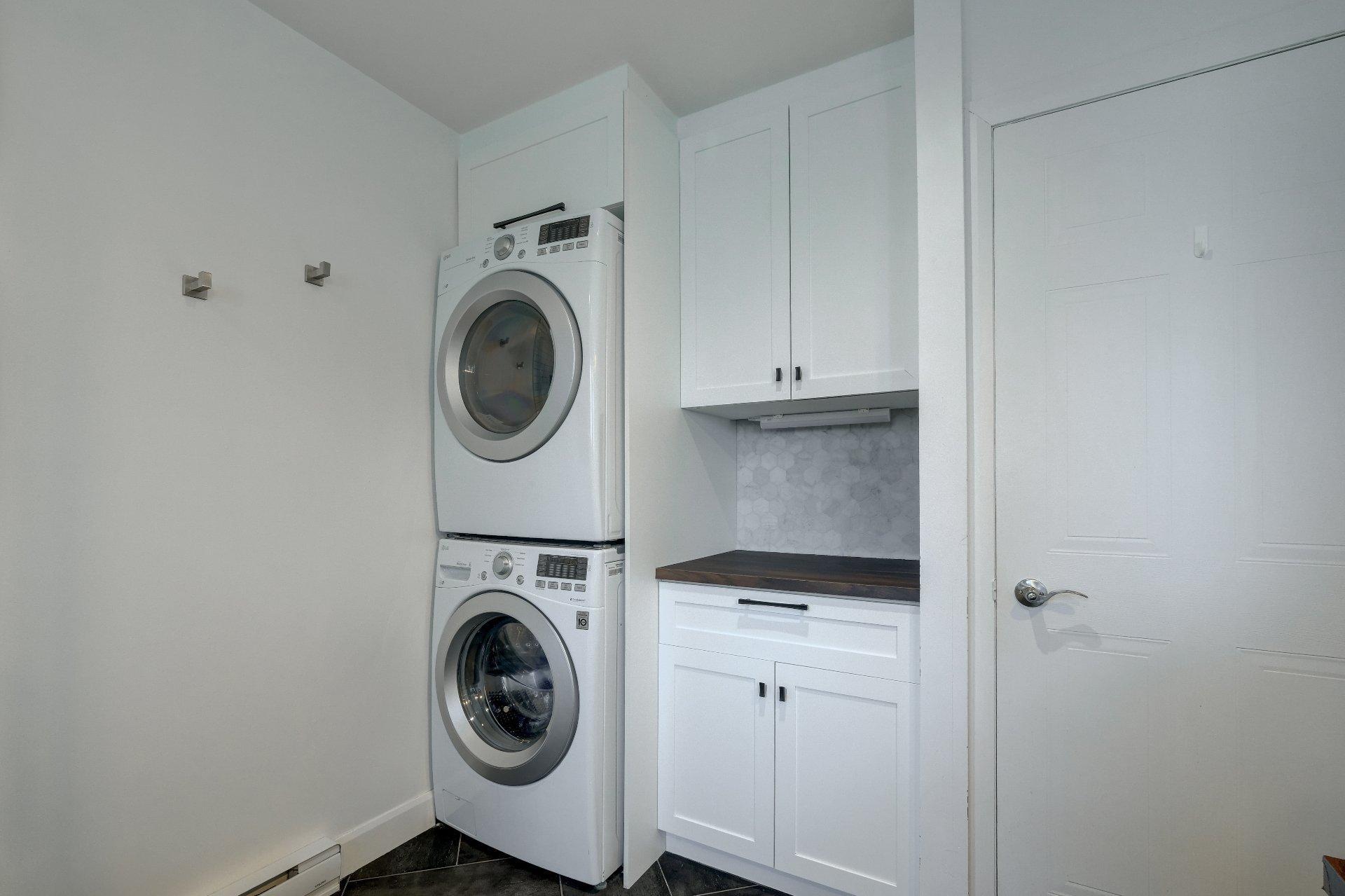 









1889


Rue Bédard

,
Longueuil (Le Vieux-Longueuil),




QC
J4N1K5

