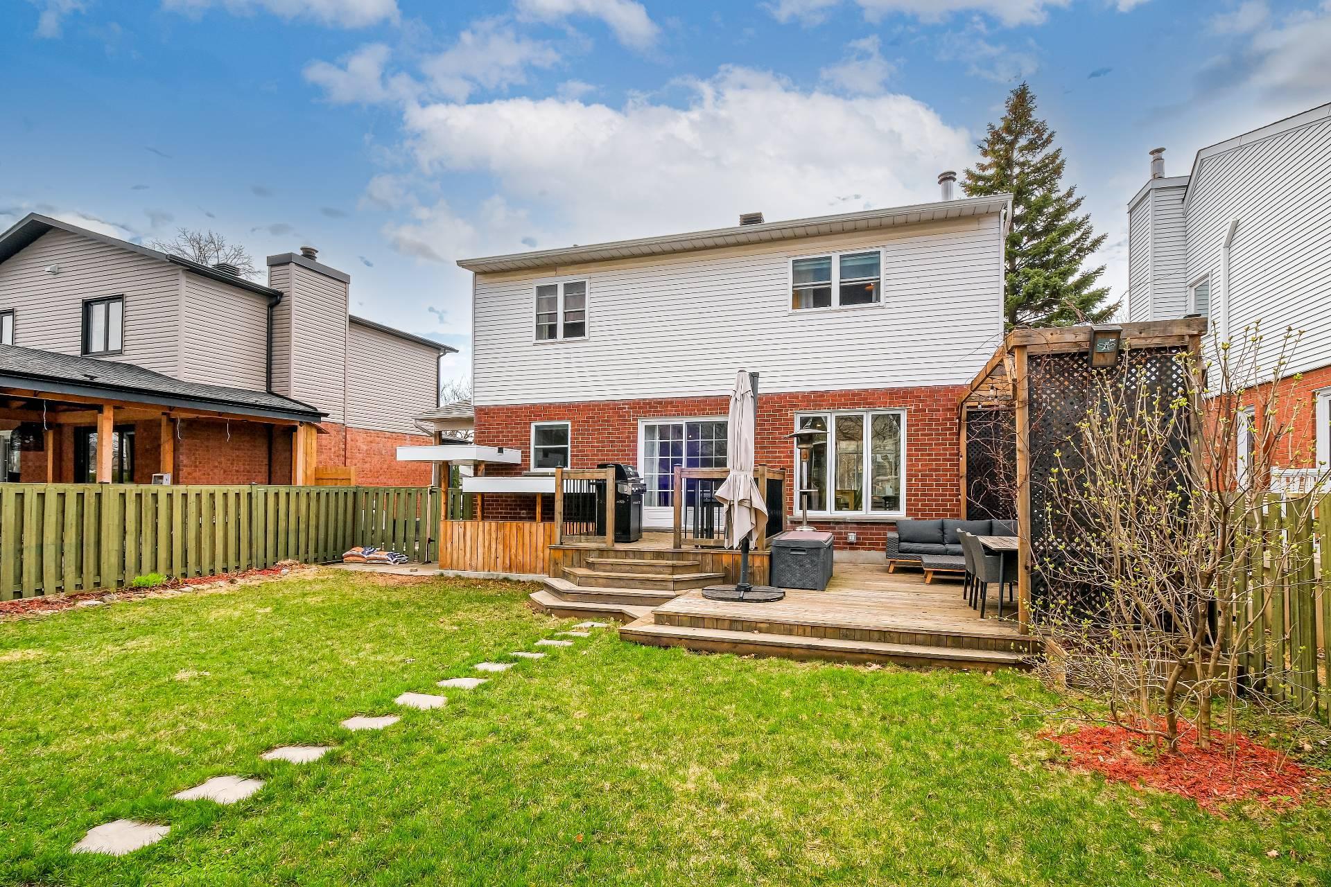 









1889


Rue Bédard

,
Longueuil (Le Vieux-Longueuil),




QC
J4N1K5

