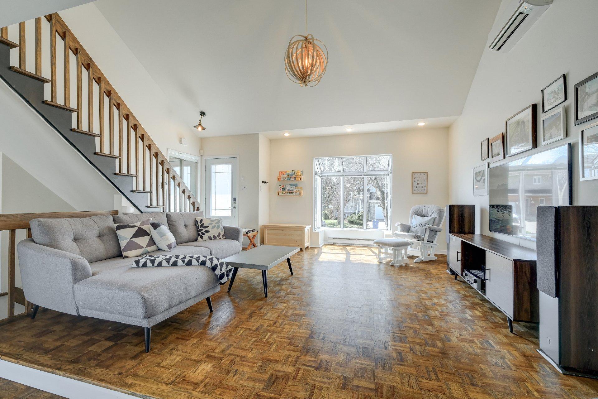 









1889


Rue Bédard

,
Longueuil (Le Vieux-Longueuil),




QC
J4N1K5

