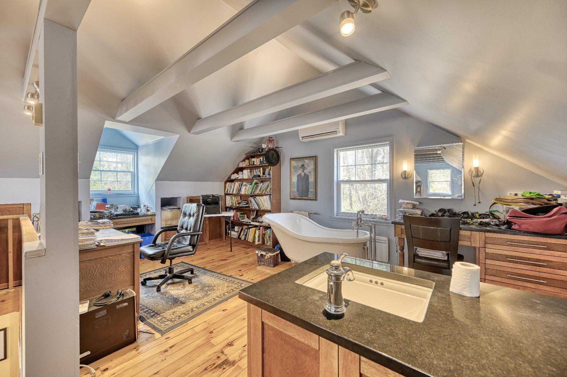 









1253


Ch. Pincourt

,
Mascouche,




QC
J7L2X8

