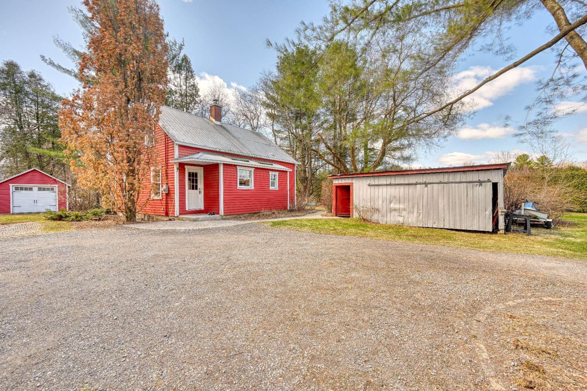 









1253


Ch. Pincourt

,
Mascouche,




QC
J7L2X8

