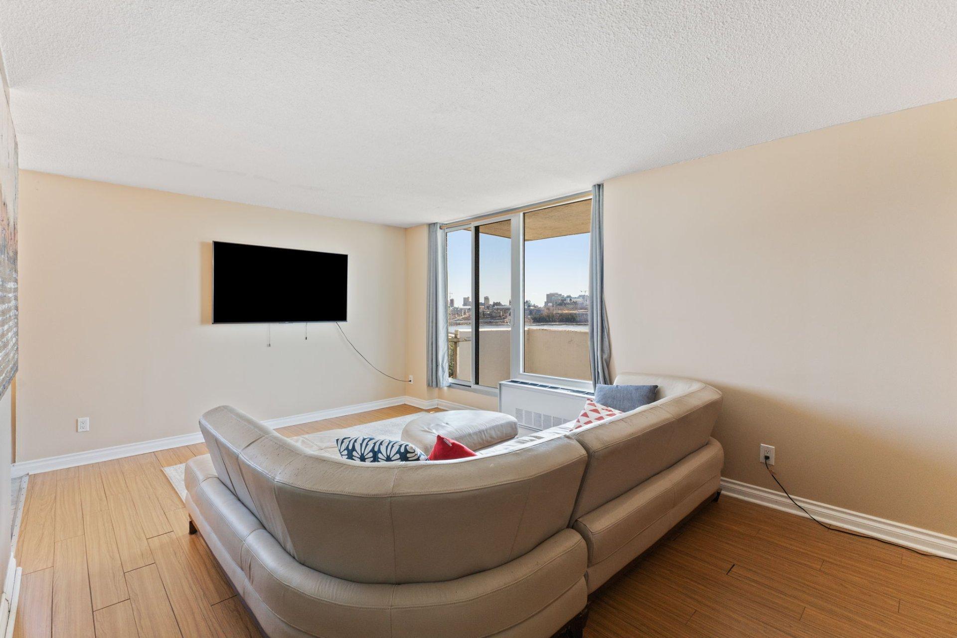 









285


Rue Laurier

, 1007,
Gatineau (Hull),




QC
J8X3W9

