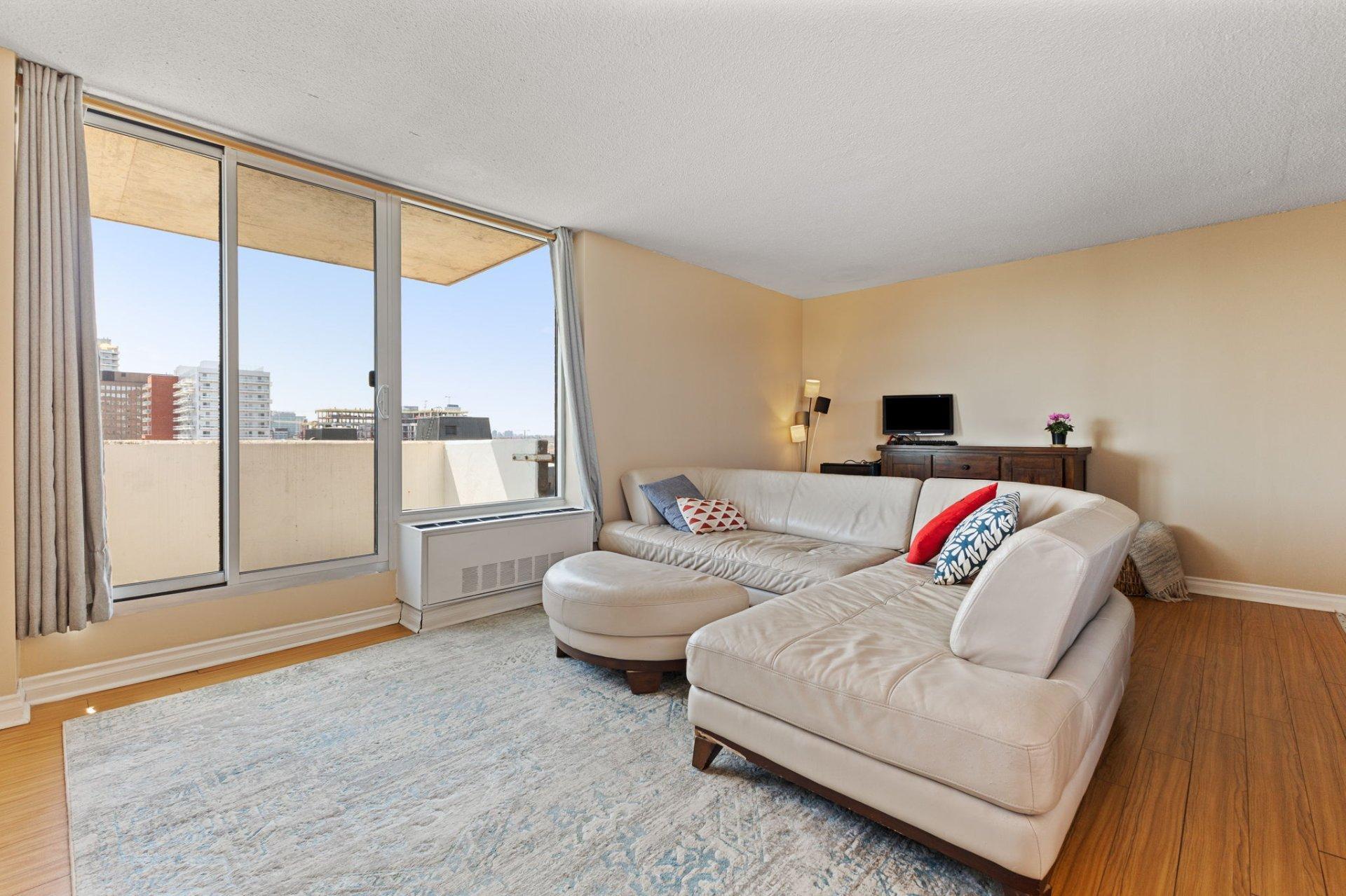 









285


Rue Laurier

, 1007,
Gatineau (Hull),




QC
J8X3W9

