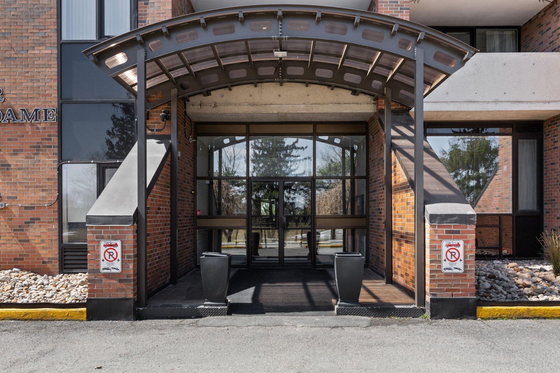 









285


Rue Laurier

, 1007,
Gatineau (Hull),




QC
J8X3W9

