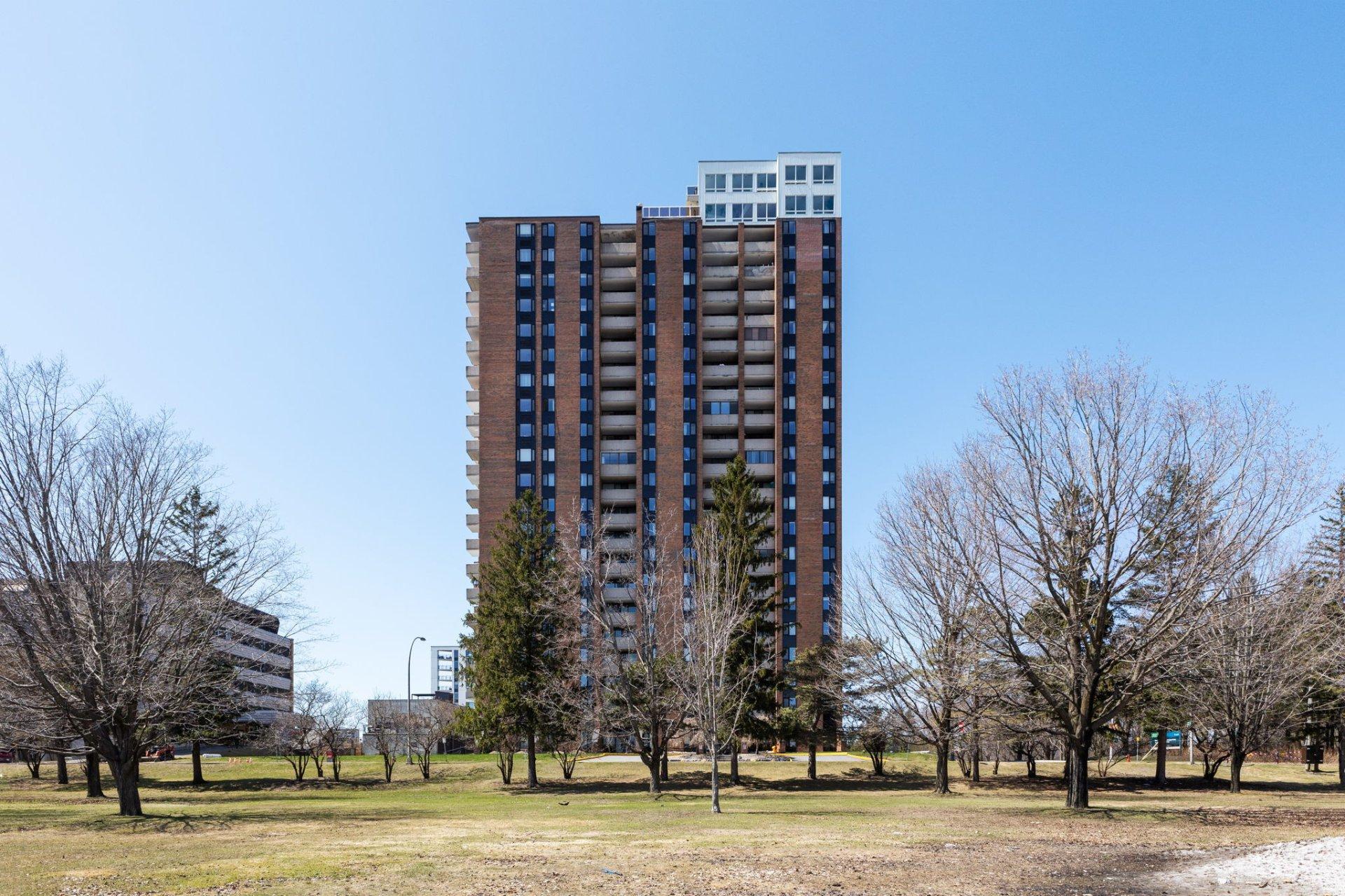 









285


Rue Laurier

, 1007,
Gatineau (Hull),




QC
J8X3W9


