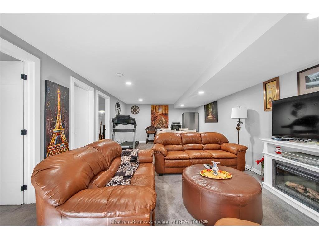 









35


Clara

Crescent,
Chatham,




ON
N7M 0R8

